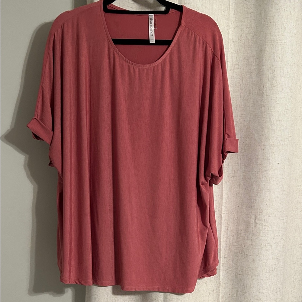 Dear Scarlett  Short Sleeve Scoop Neck Top in Dusty Rose